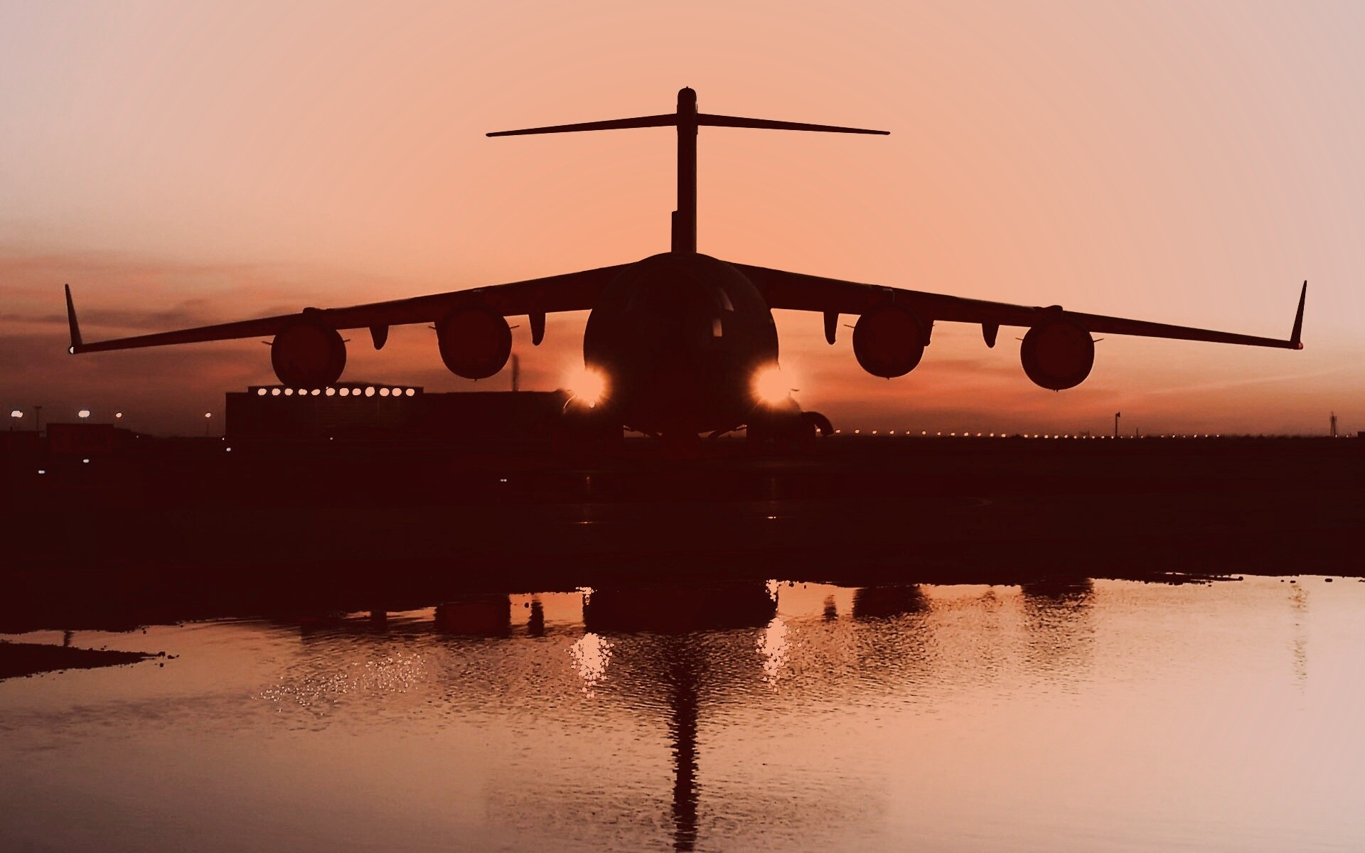 Самолет на взлетной полосе обои