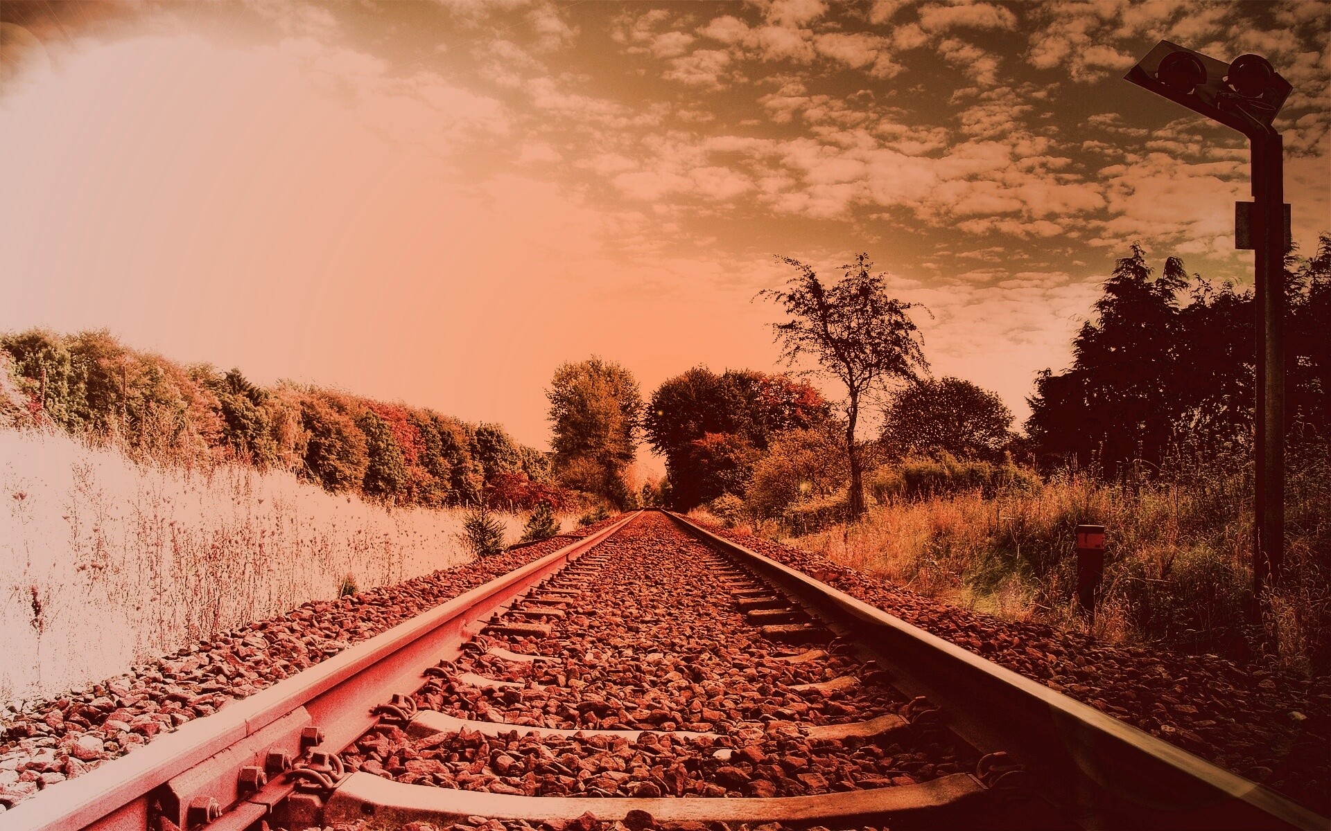 Уходящие в даль рельсы обои