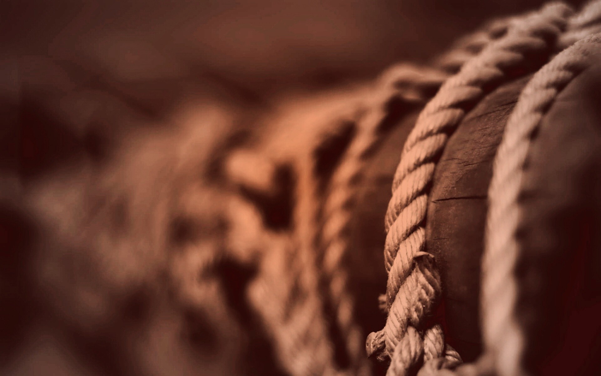 Веревка намотана на мачту обои