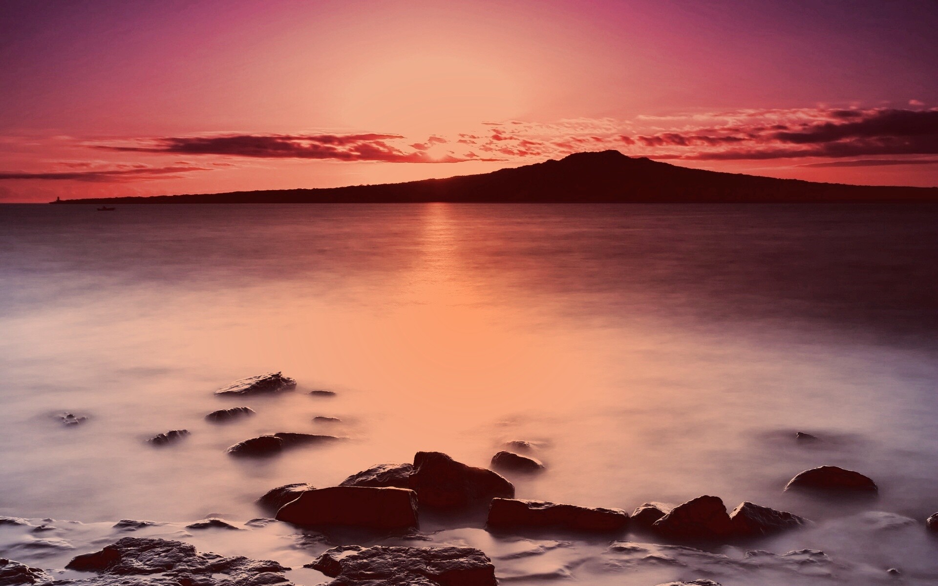 Восход над озером обои