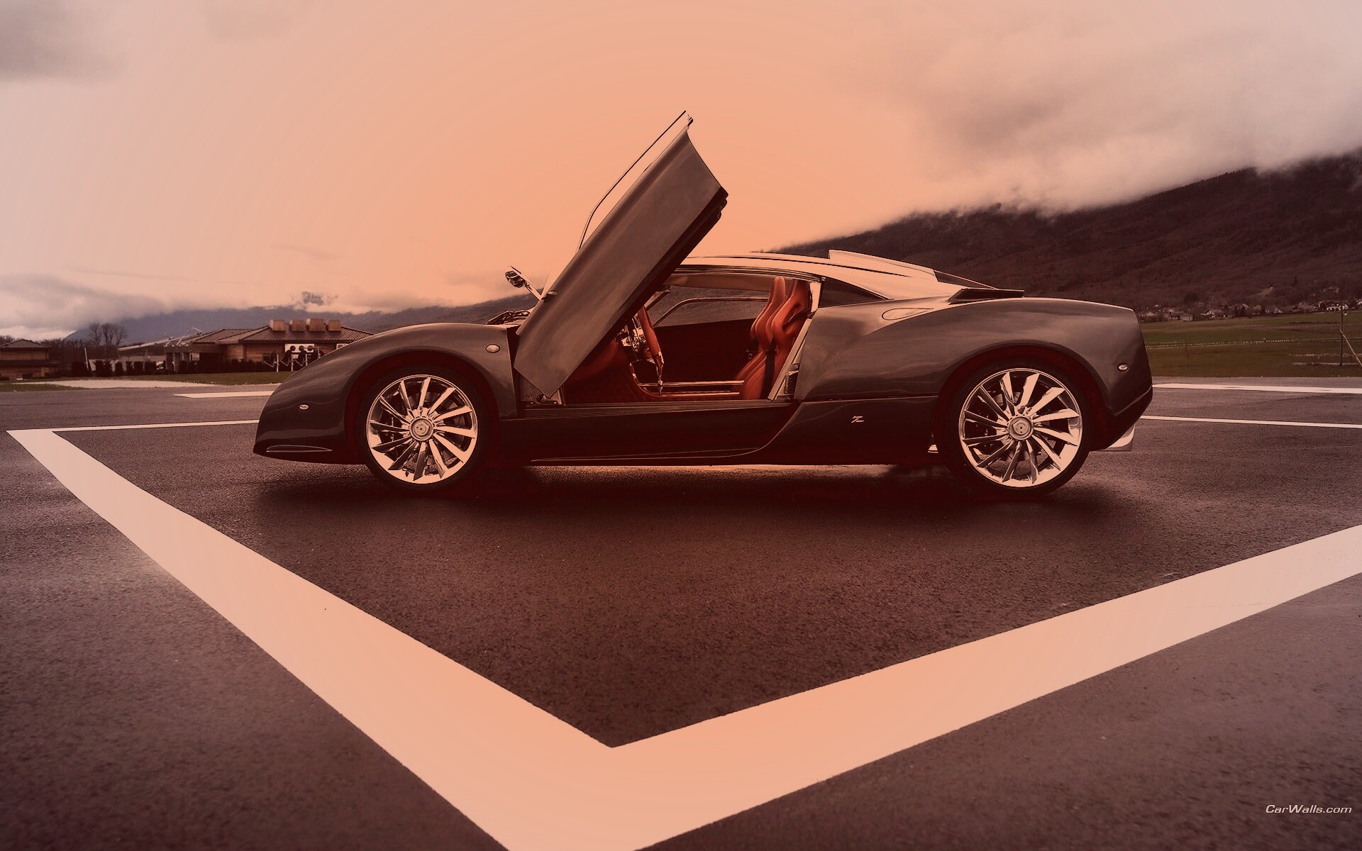 Spyker C12 на аэродроме обои