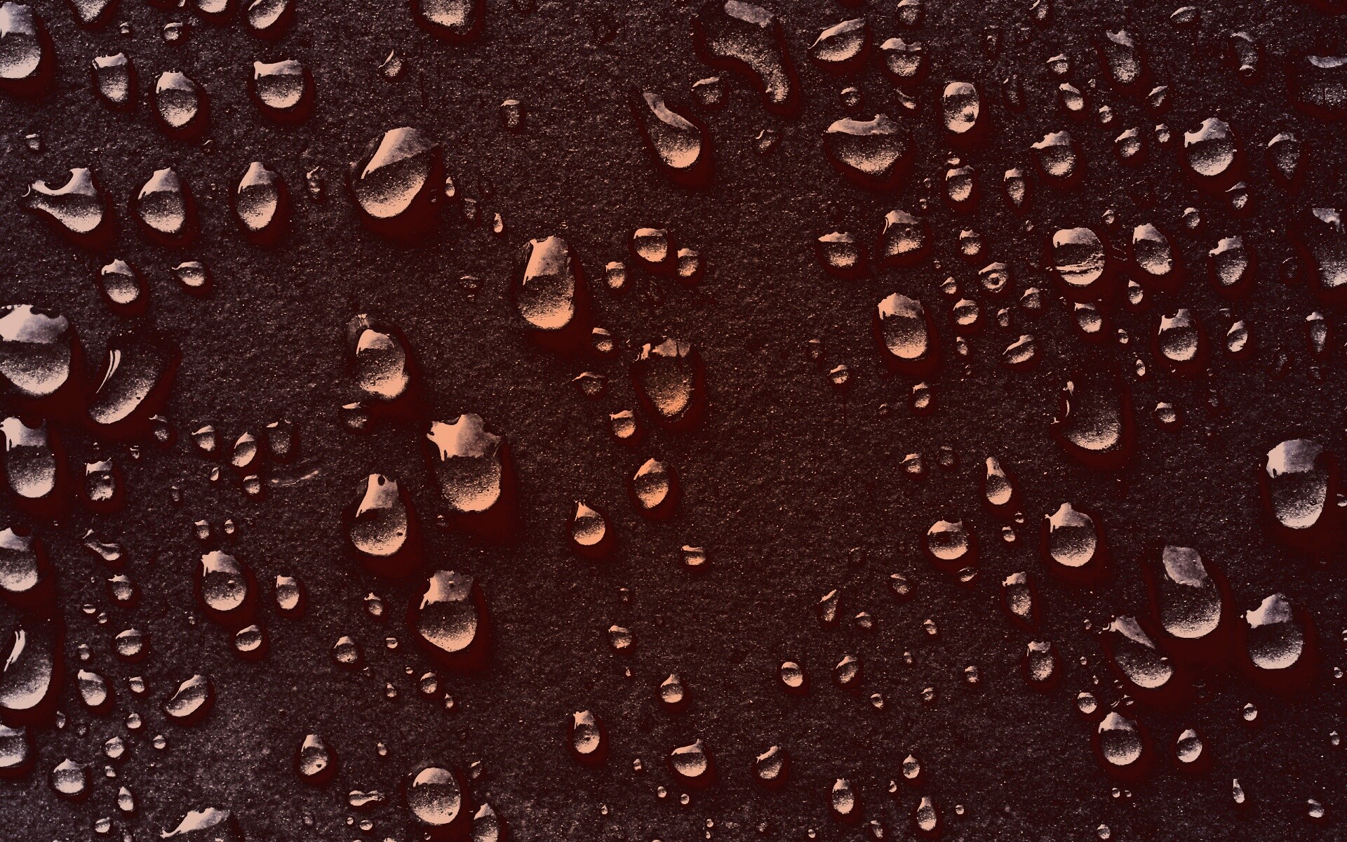 Капли воды на темной поверхности обои