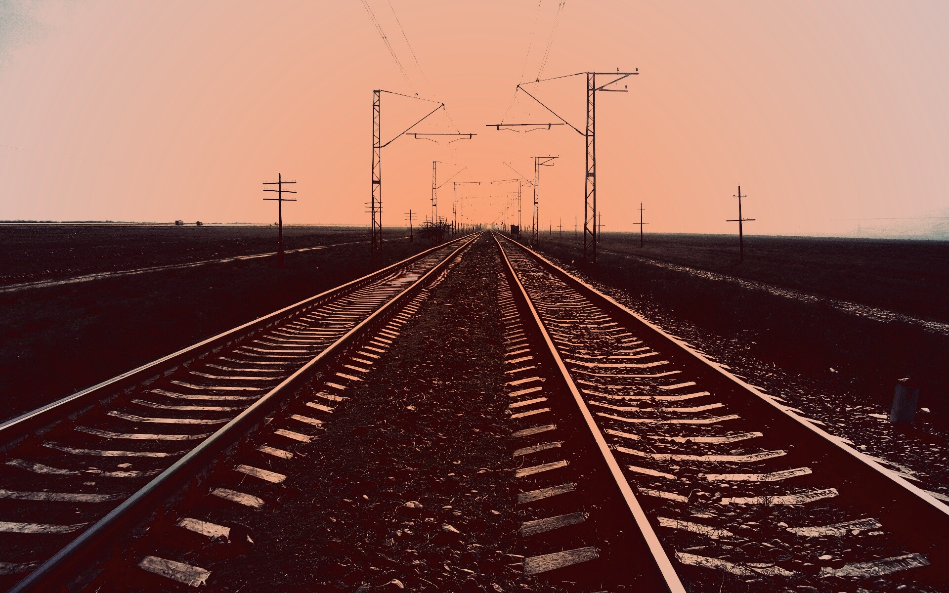 Железная дорога уходит вдаль обои