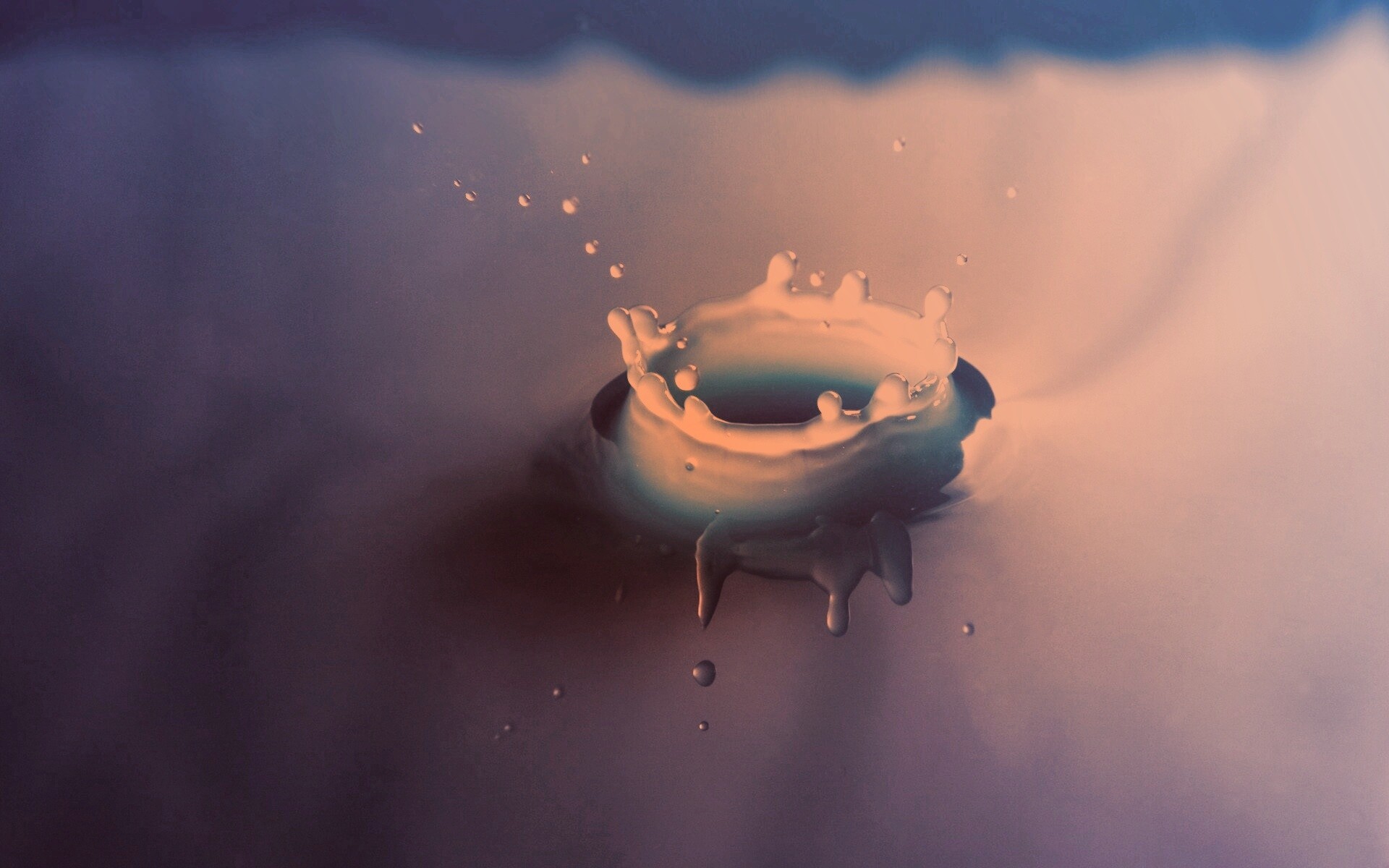 Синий всплеск воды обои