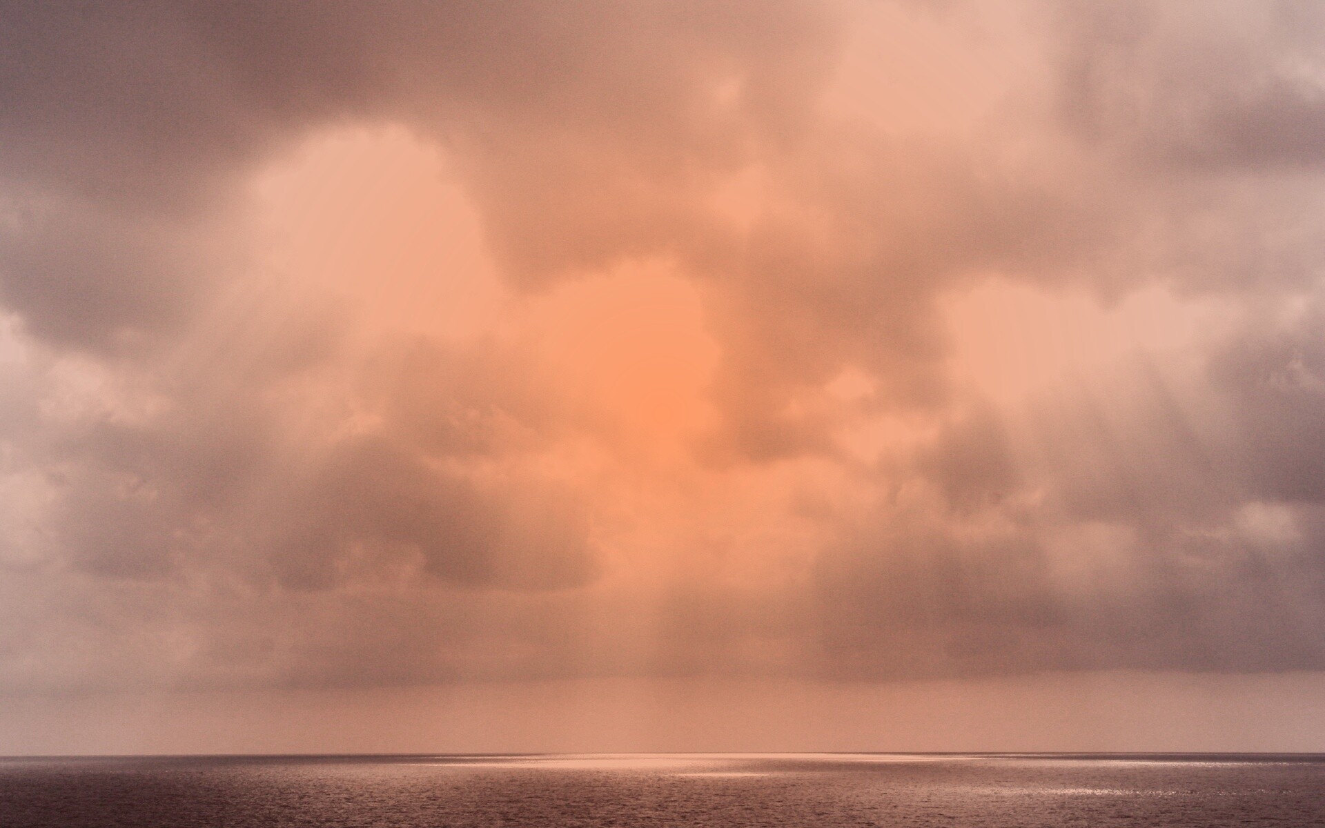 Свет на воде обои