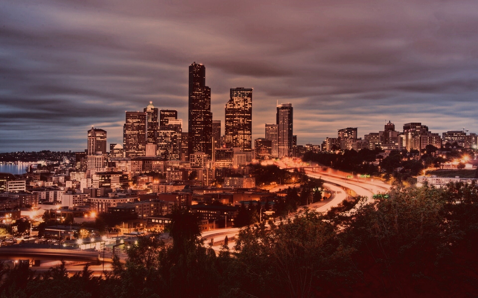 Город вдали обои