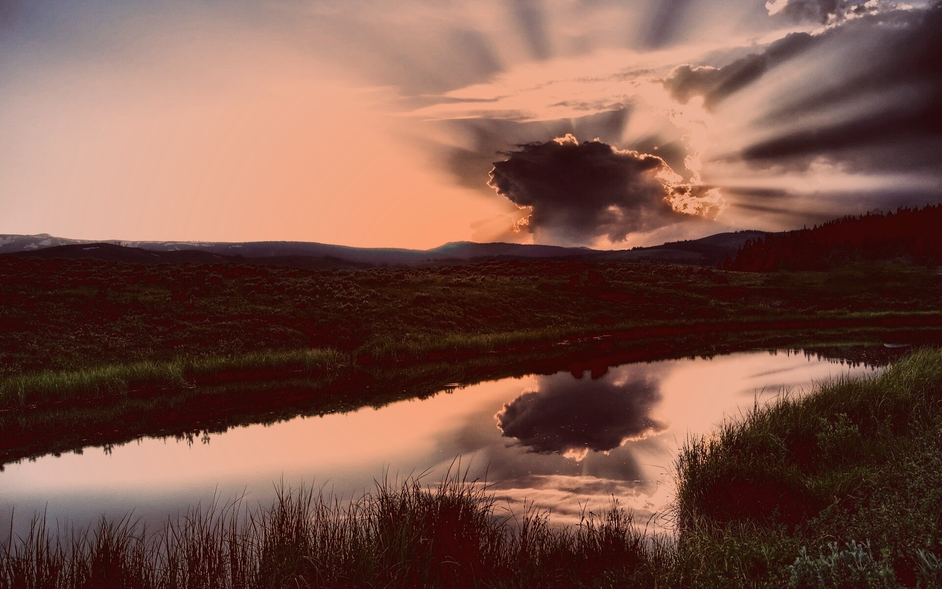 Облако над лугом обои