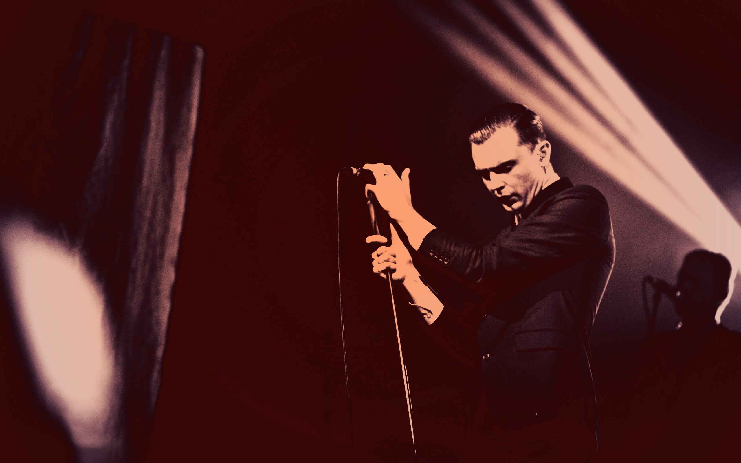 Тео Хатчкрафт на сцене обои