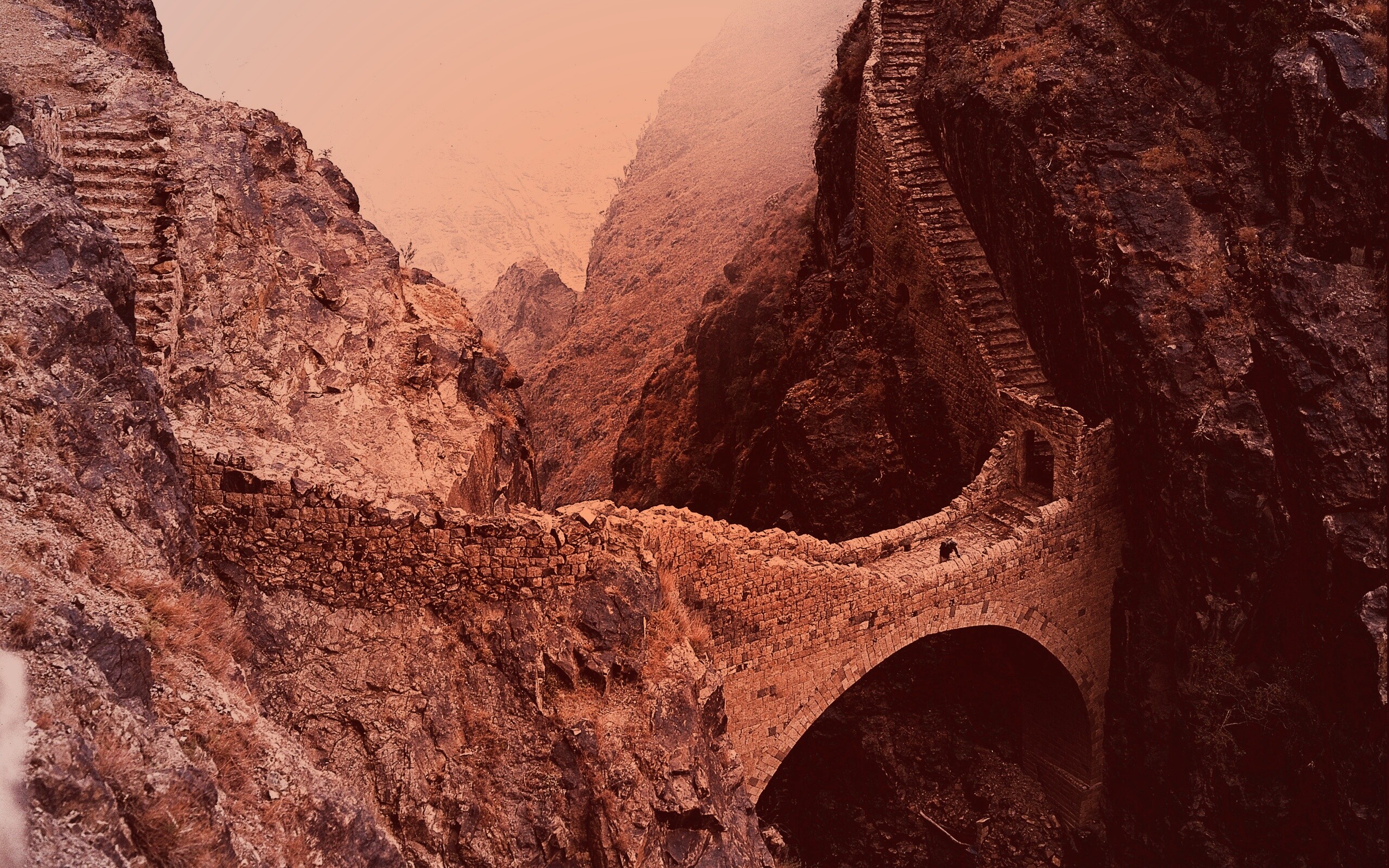 Путь в скалах обои