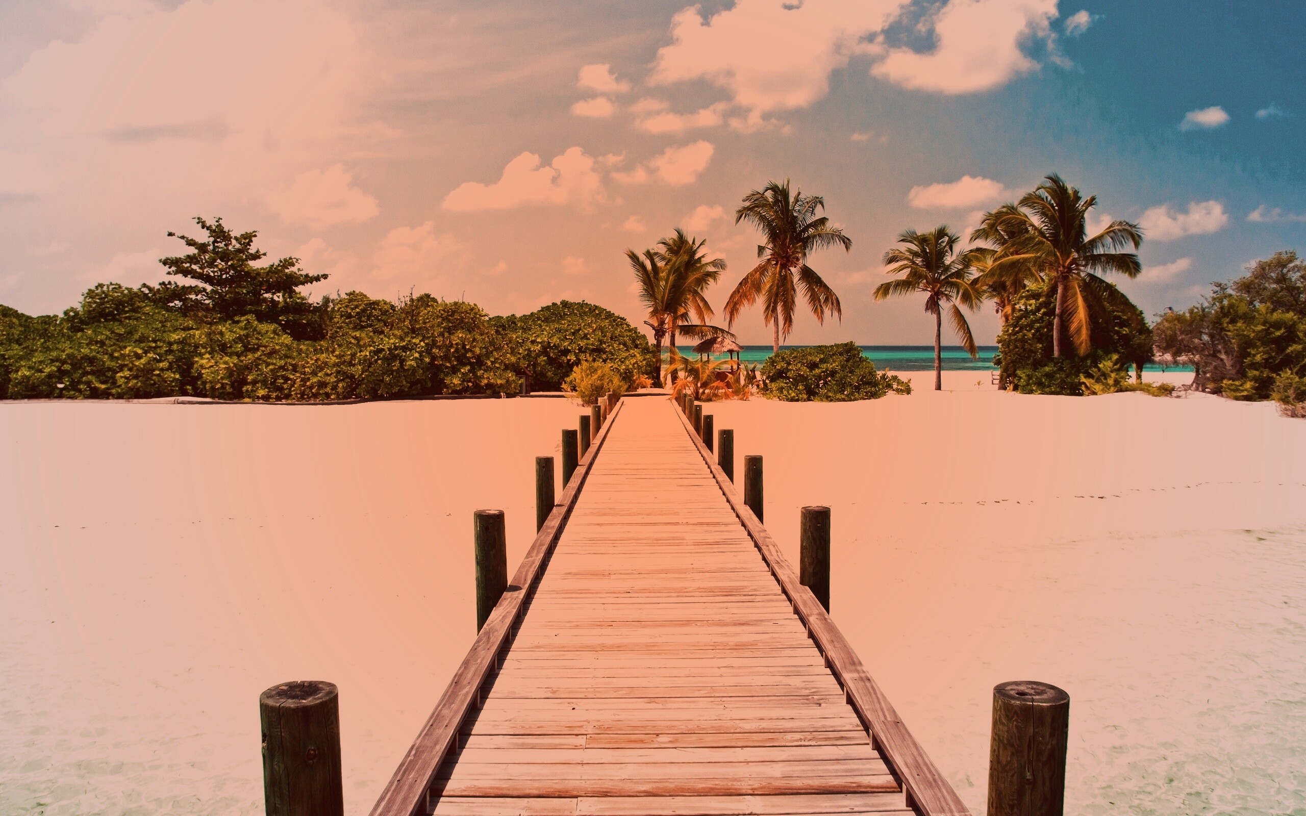 Пирс на тропическом острове обои