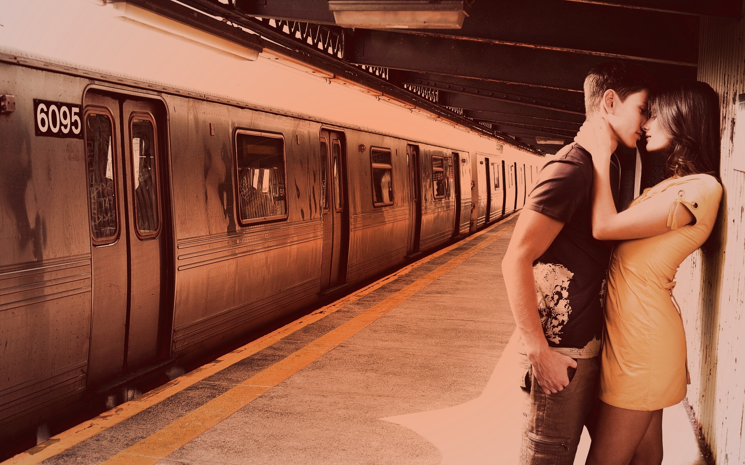 Прощание на станции метро обои