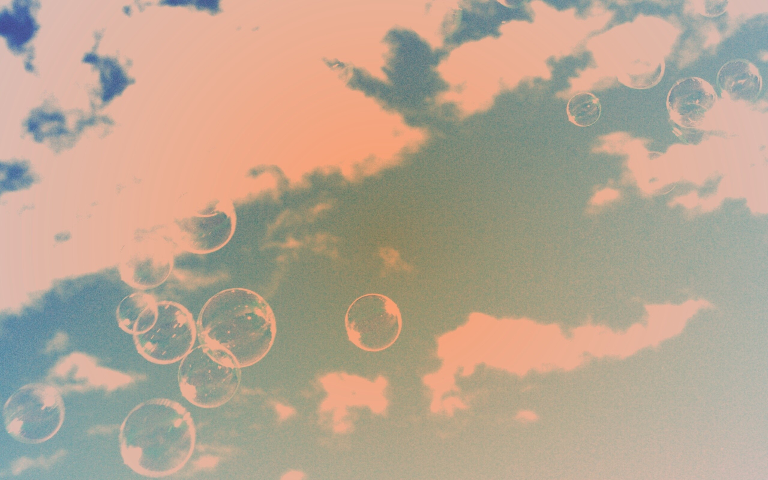 Мыльные пузыри в небе обои