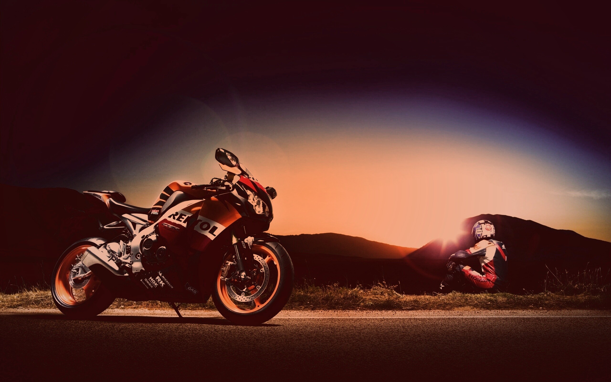 Мотоциклист и мотоцикл обои