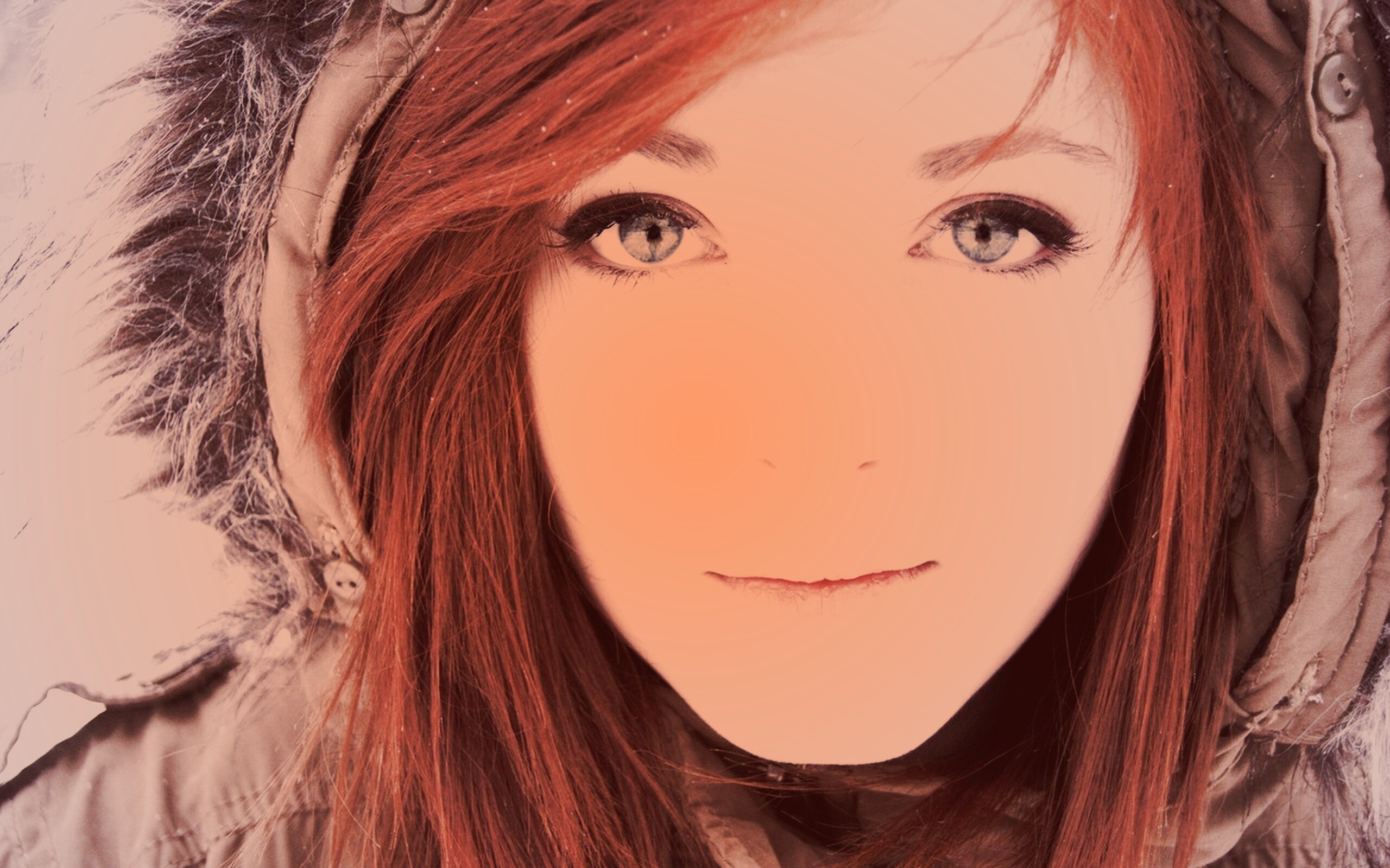 Рыжая в капюшоне обои