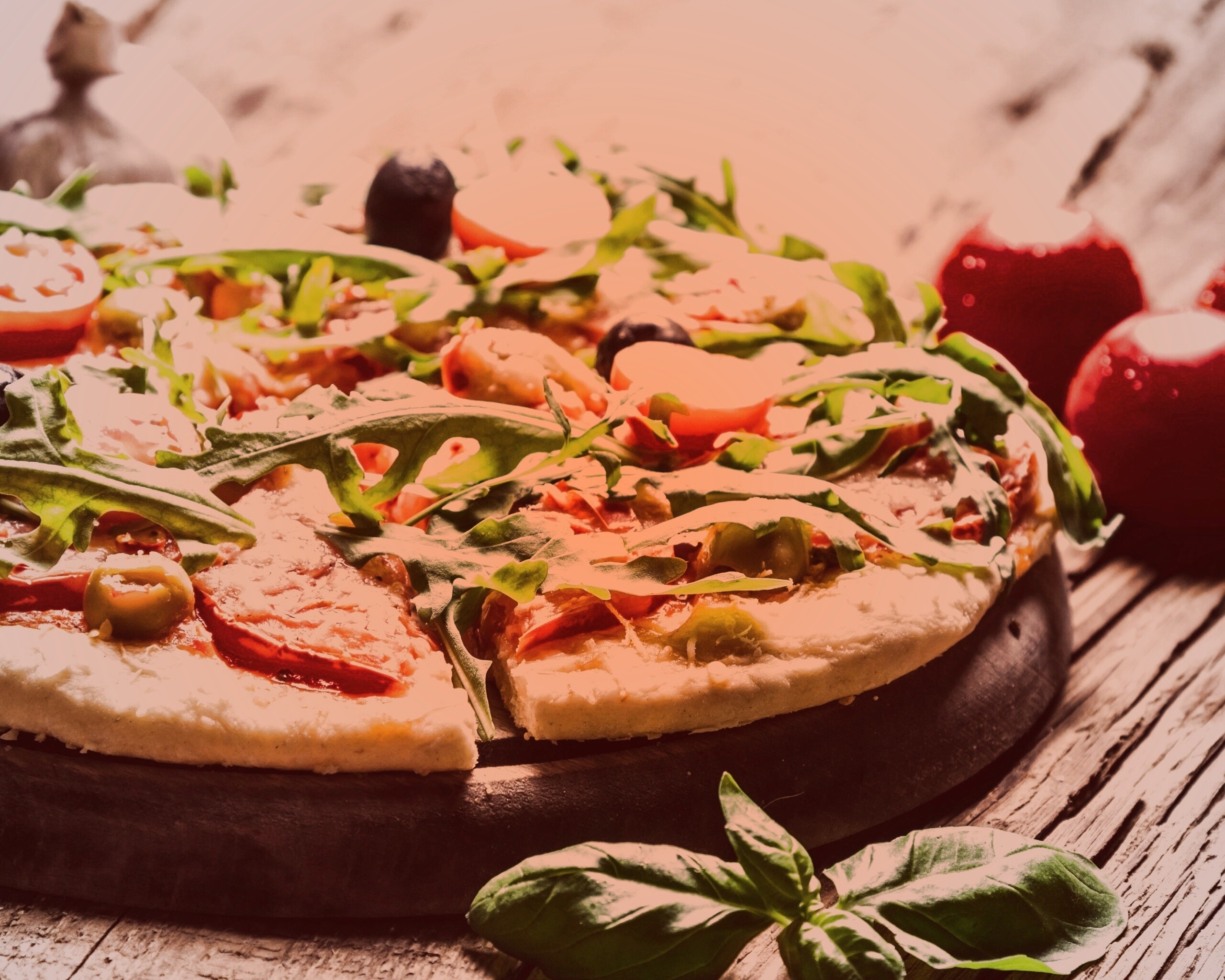 Свежая пицца с рукколой обои