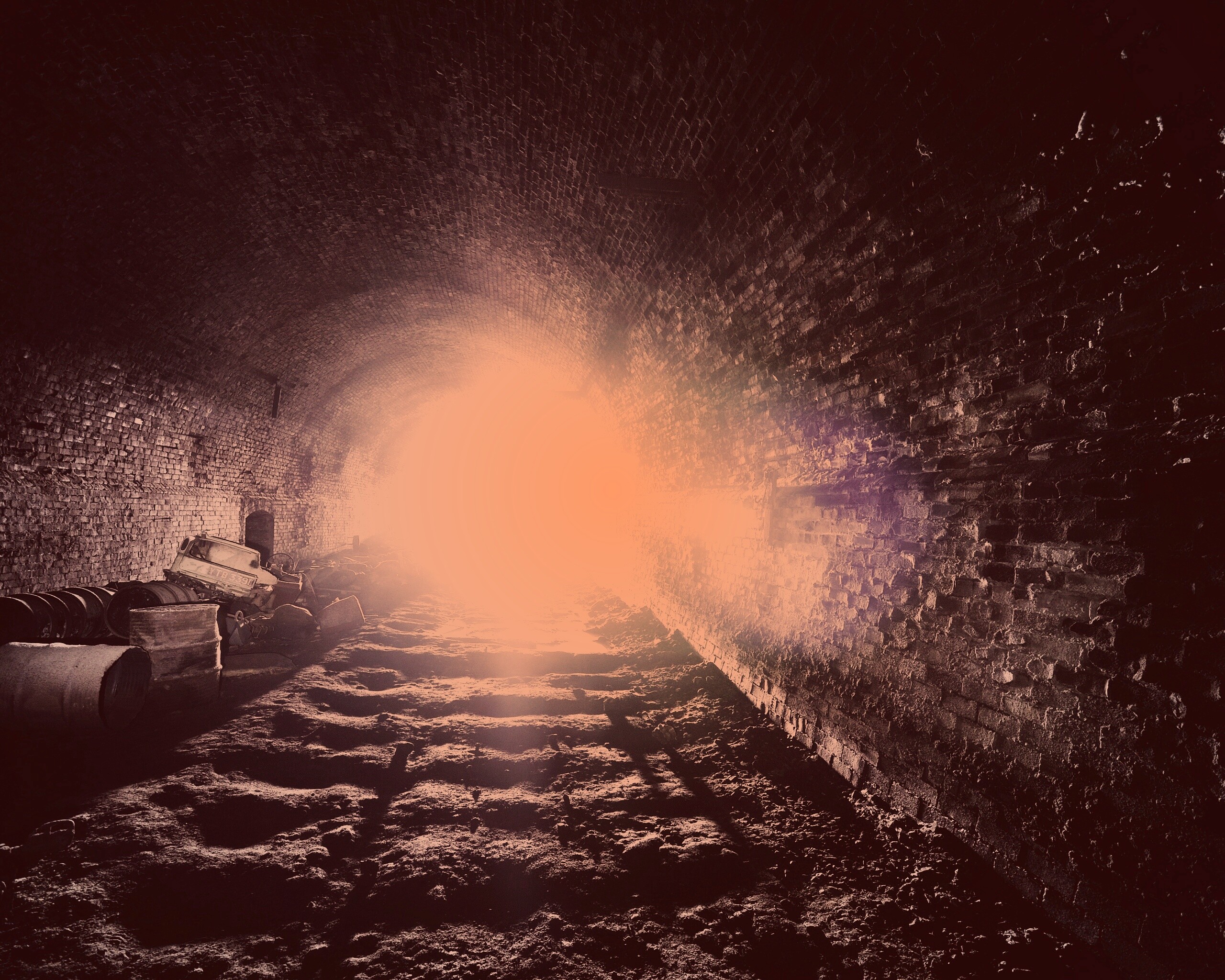 Захламленный тоннель обои