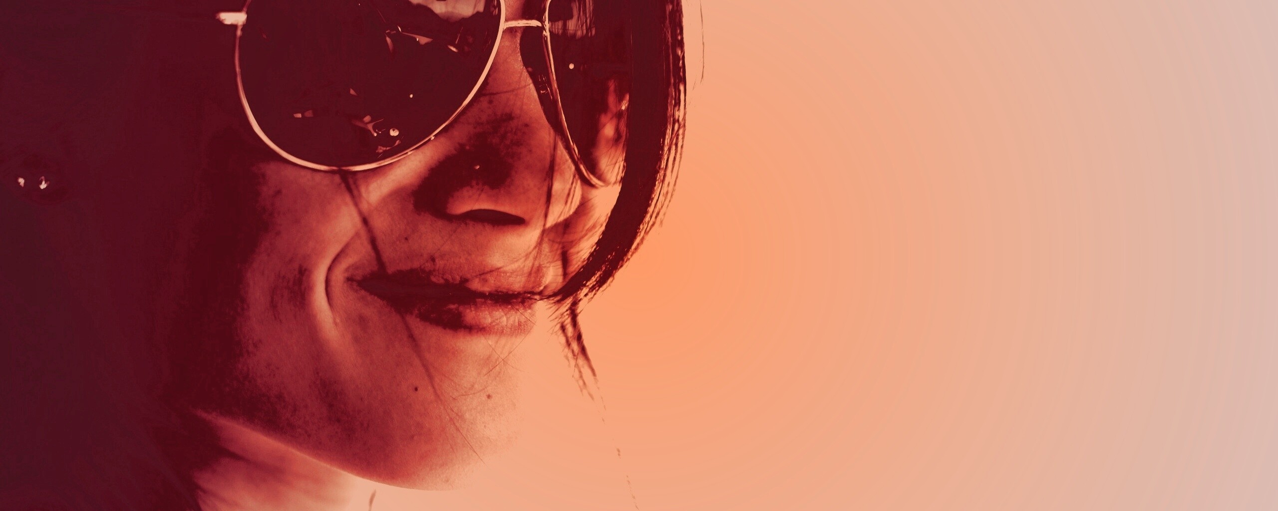 Девушка в очках обои