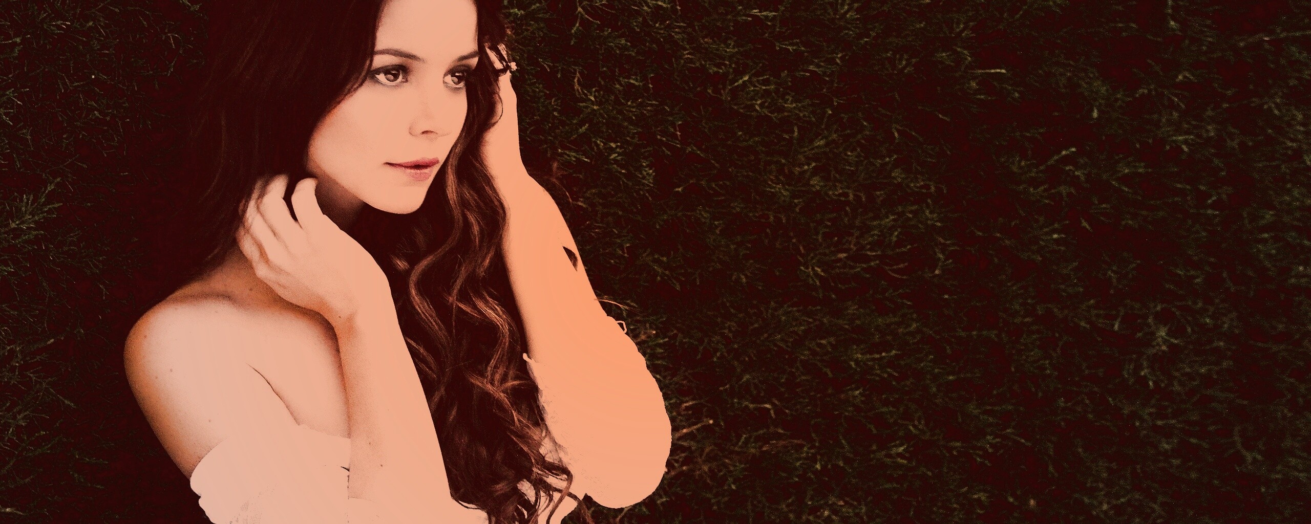 В белом платье обои