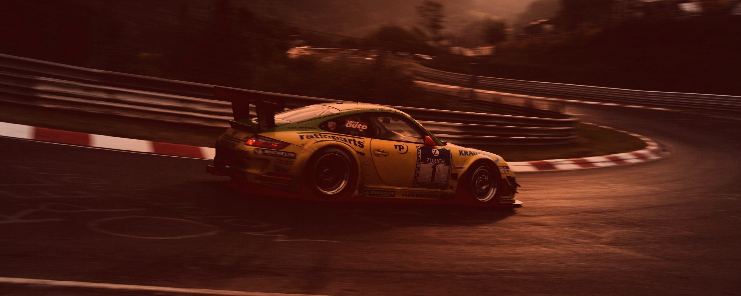 Гоночный Порше на треке обои