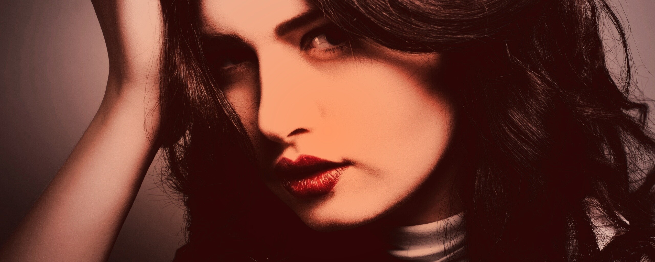 Модель с отличным макияжем обои