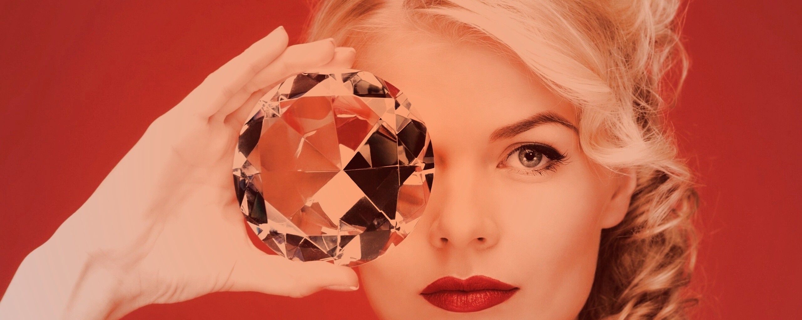 Девушка с бриллиантом обои