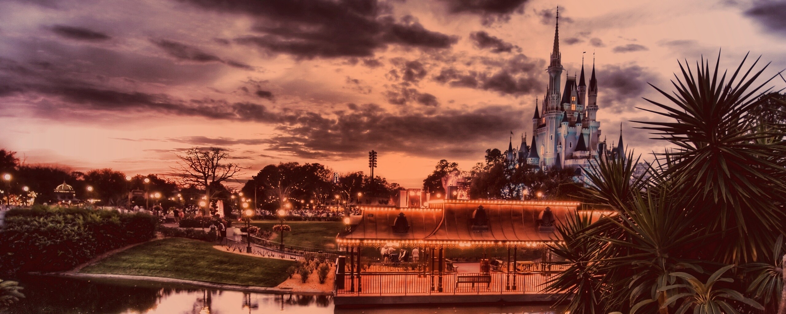 Диснеёленд вечером обои