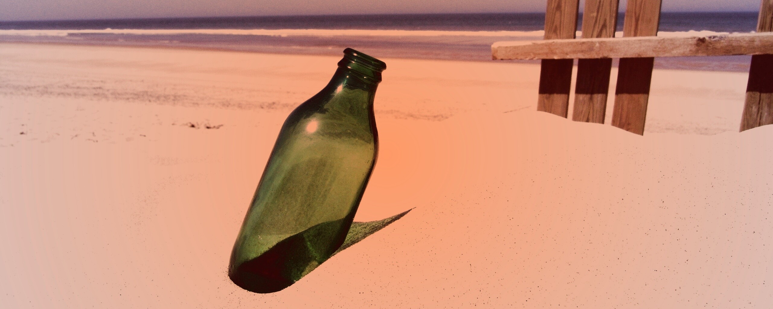 Бутылка на пляже обои