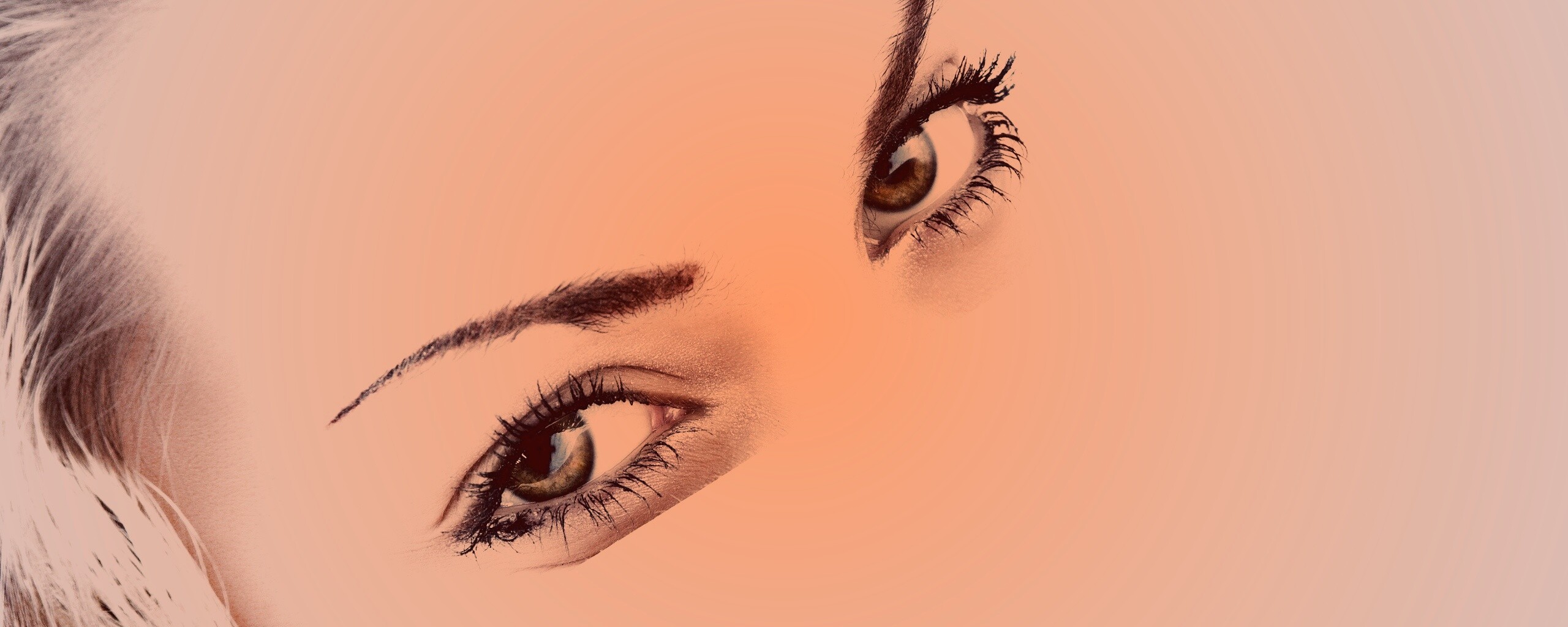 Девушка прикрыла лицо рукой обои