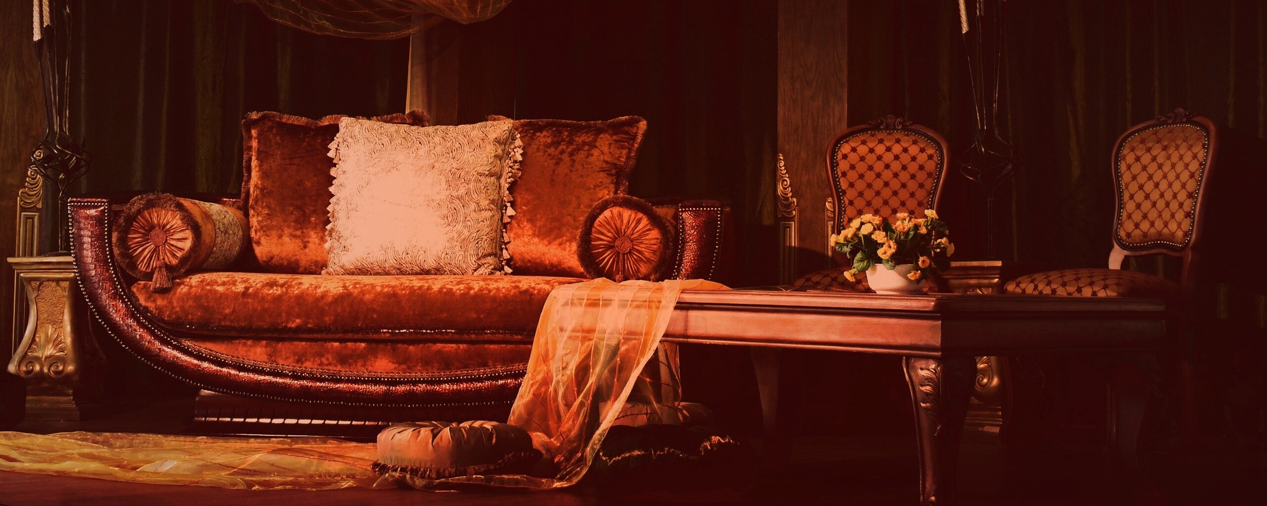 Комната в старом стиле обои