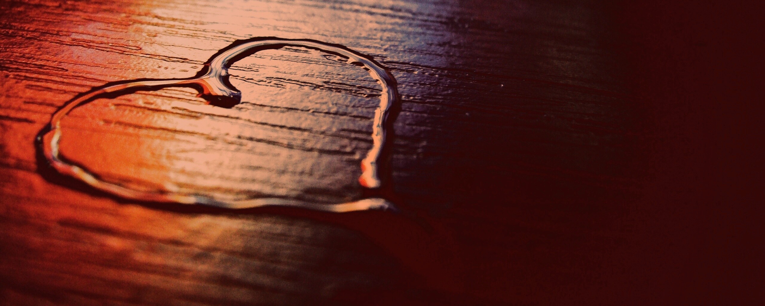 Сердечко из воды обои