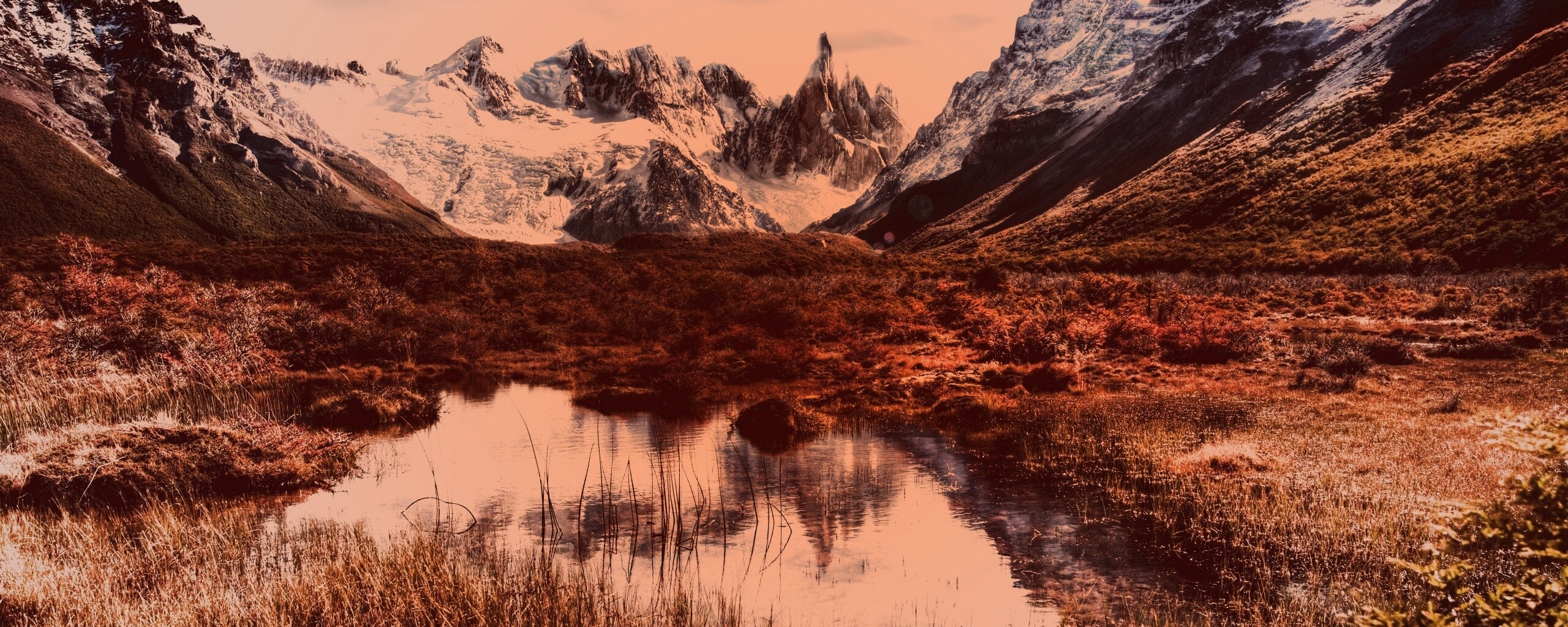 Болота на фоне гор обои