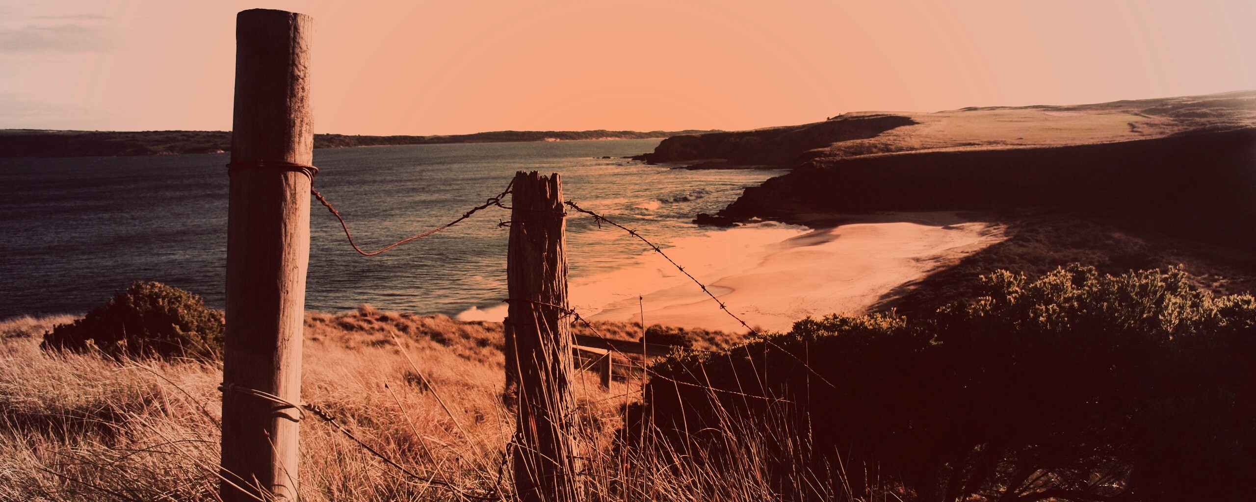 Пляж на озере обои