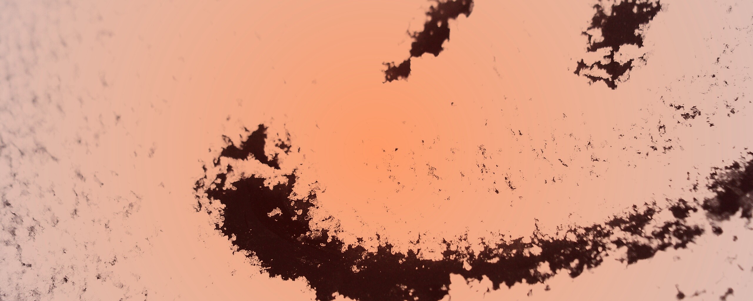 Смайлик на заснеженном стекле обои