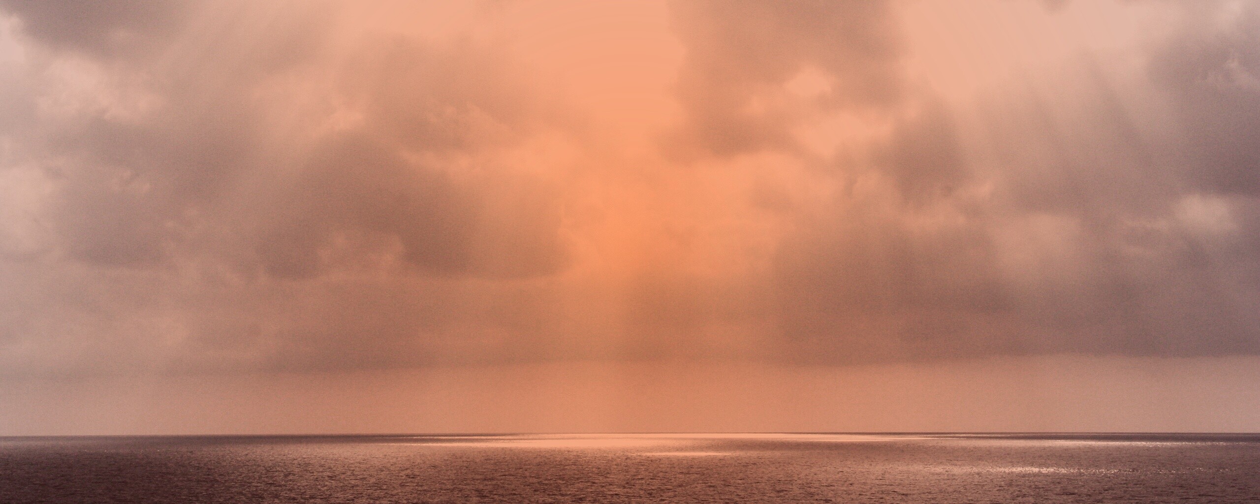 Свет на воде обои