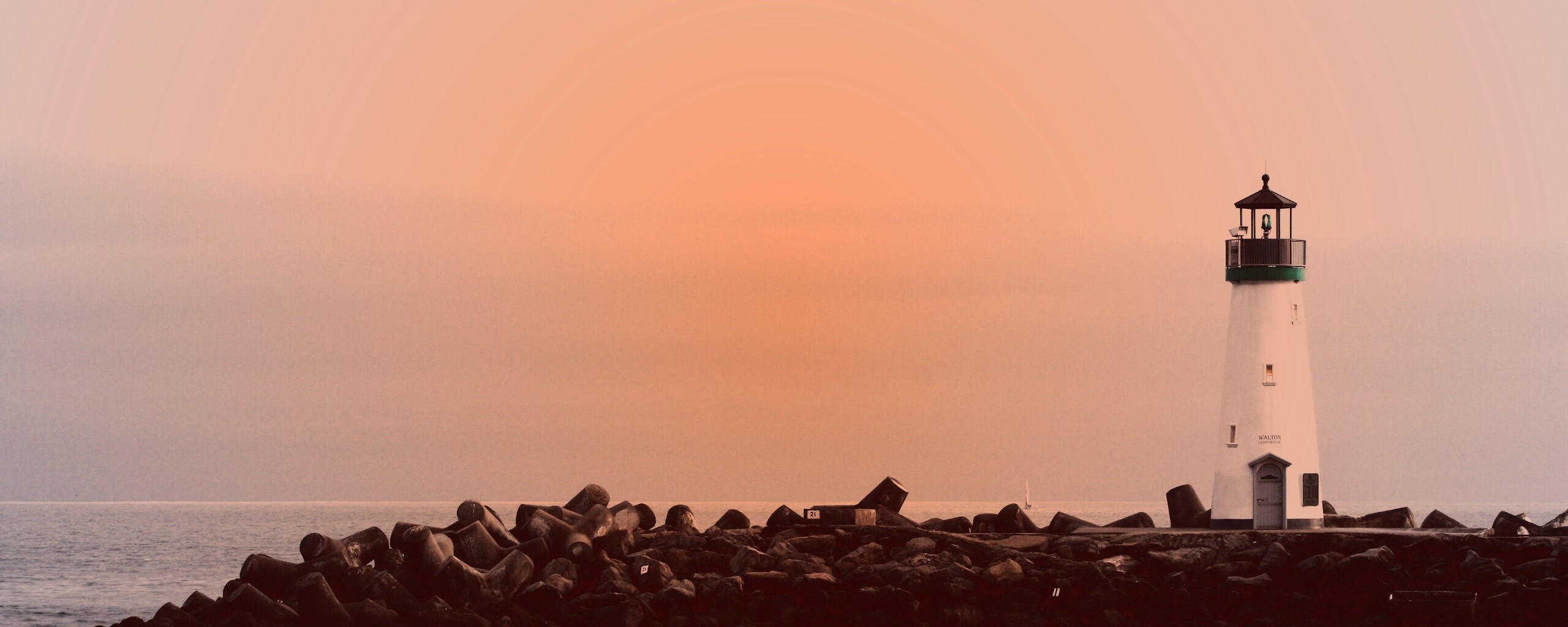 Маяк в порту Санта-Круз обои