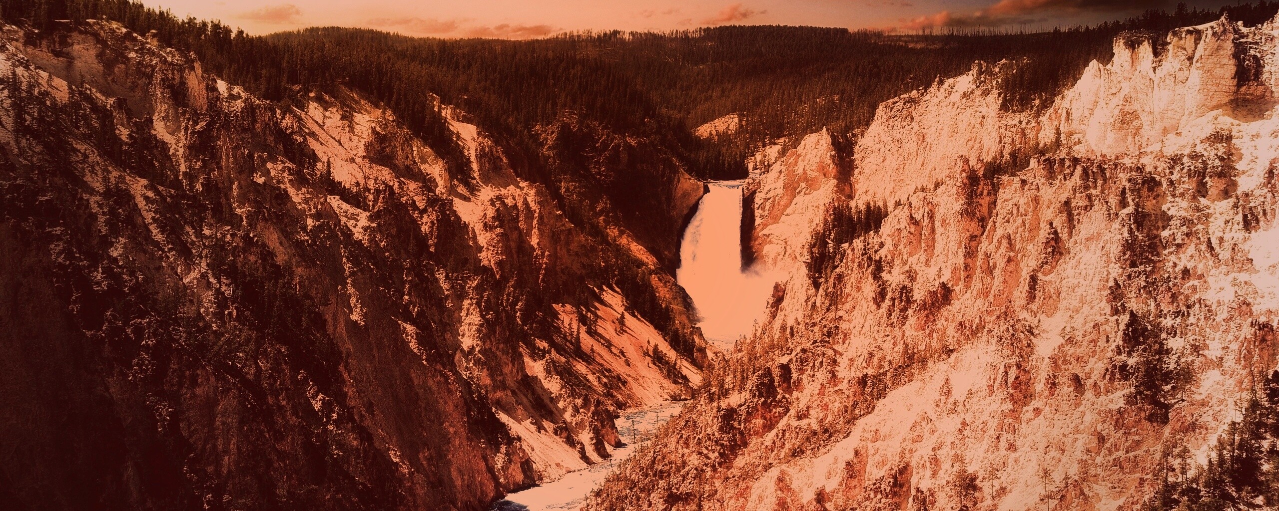 Водопад в скалистой местности обои