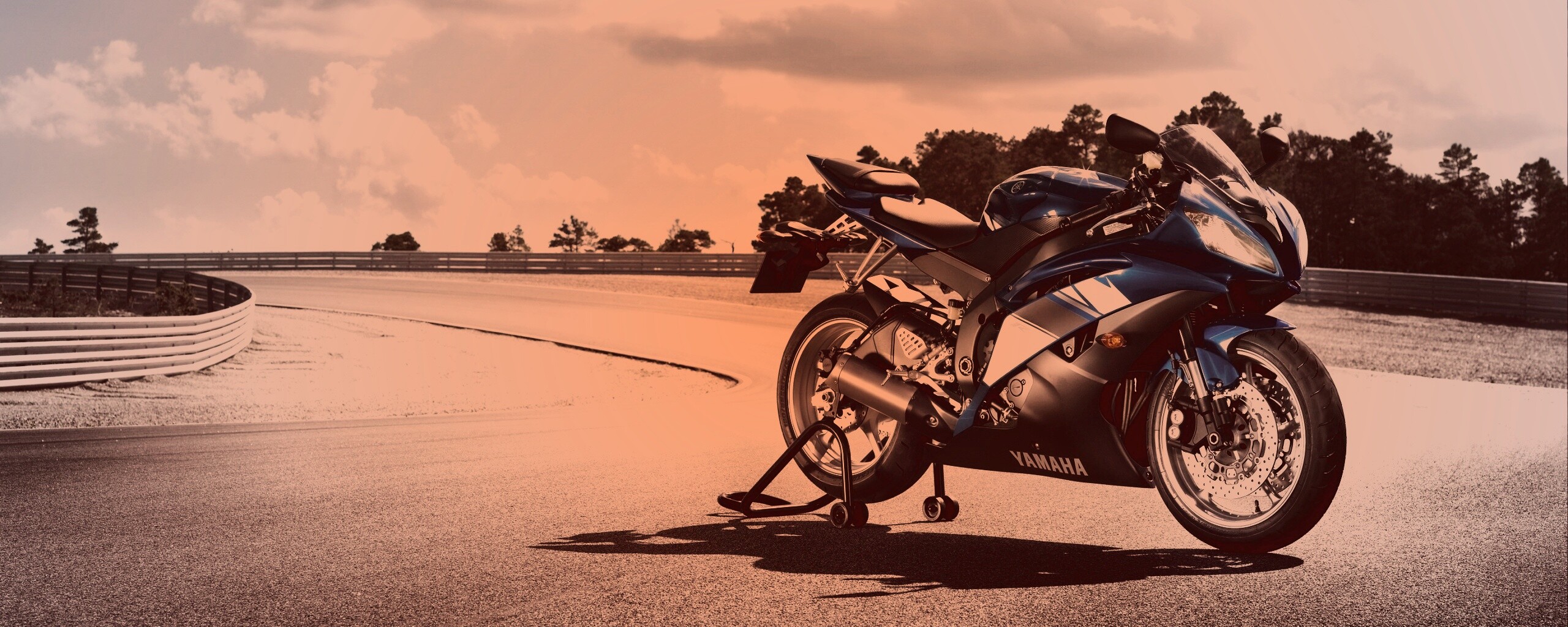 Yamaha R6 на трассе обои