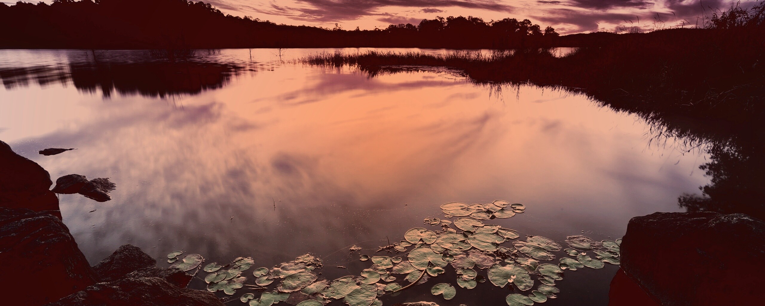 Озеро поздним вечером обои