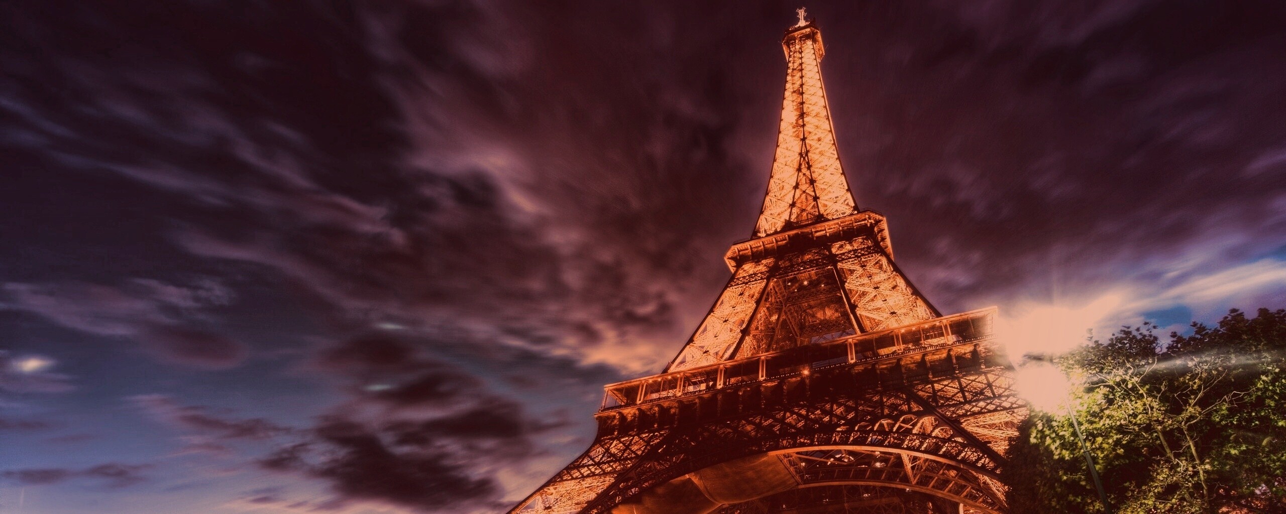 Вид снизу на Эйфелеву башню обои