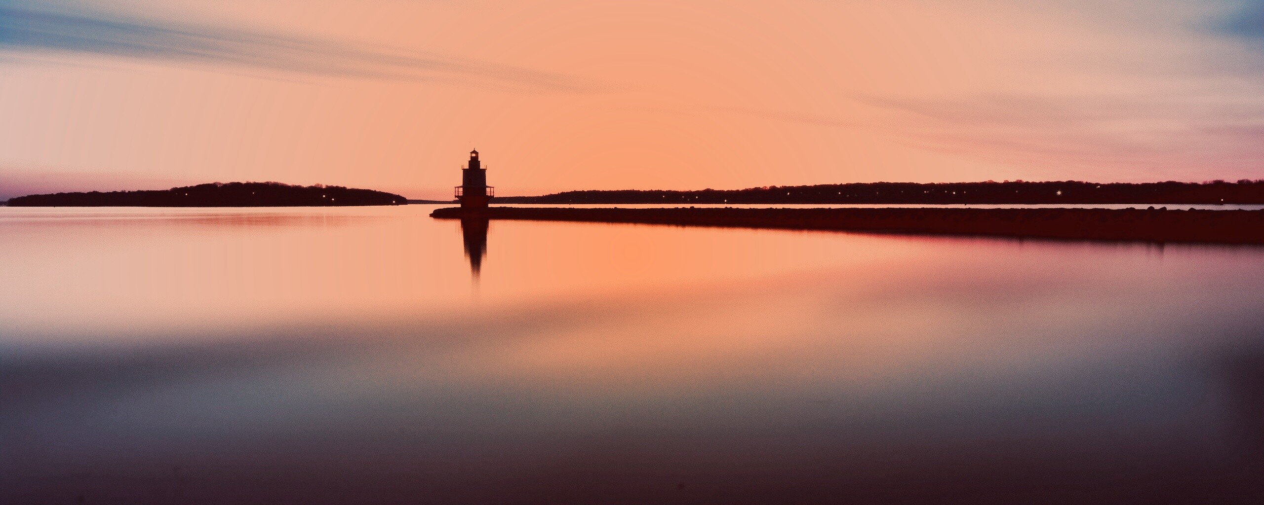 Маяк и его отражение обои