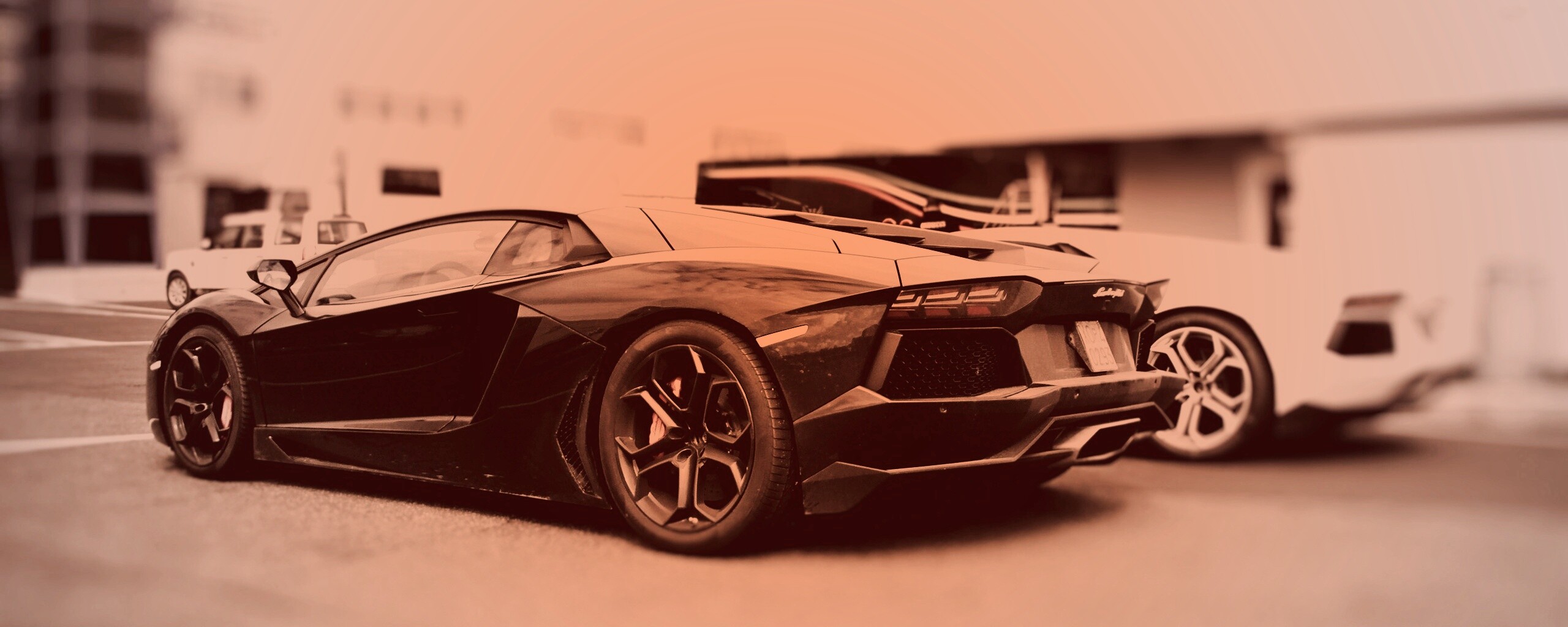 Ламборджини ревентон на парковке обои