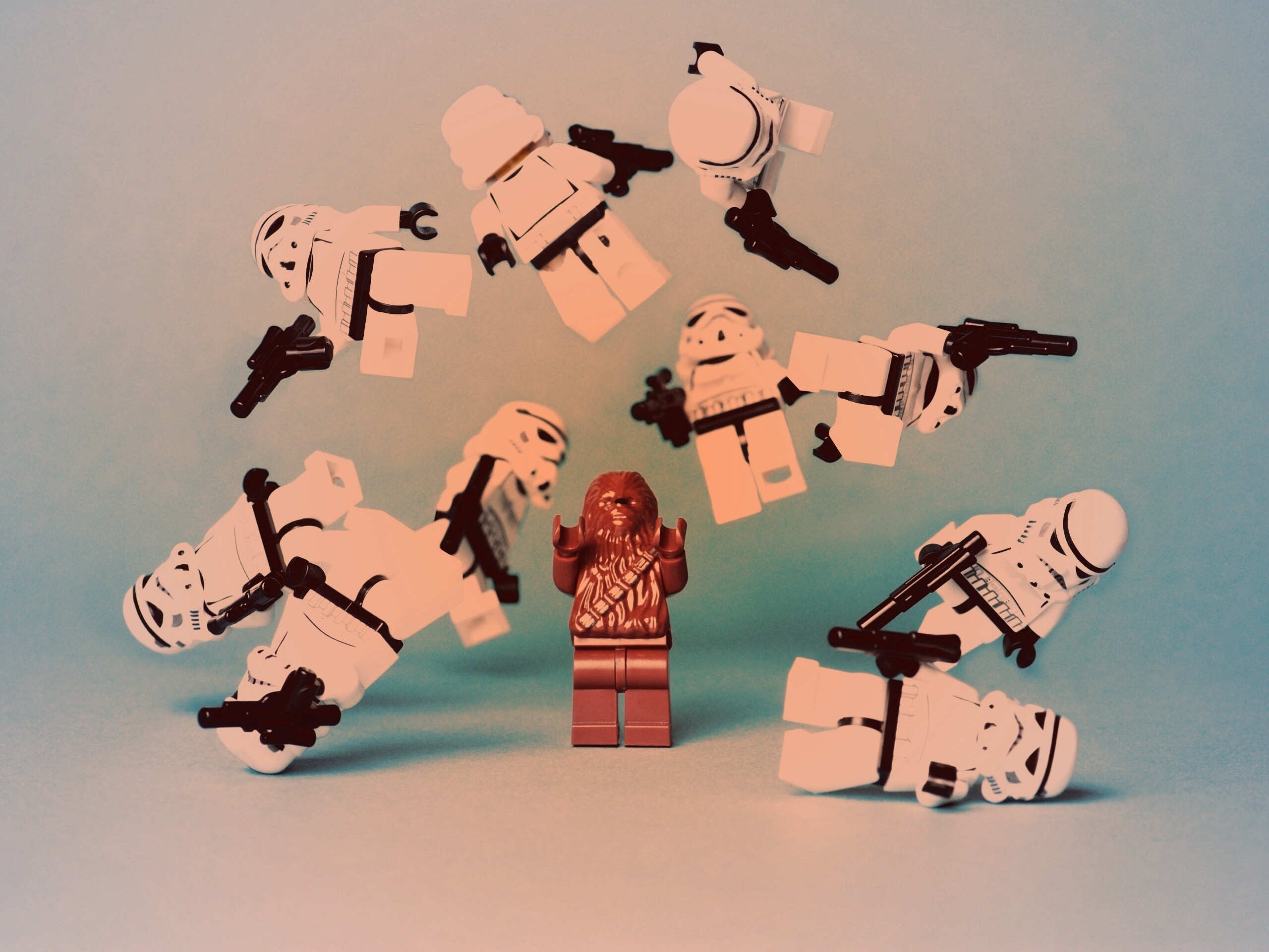 Чубака раскидывает имперских штурмовиков обои