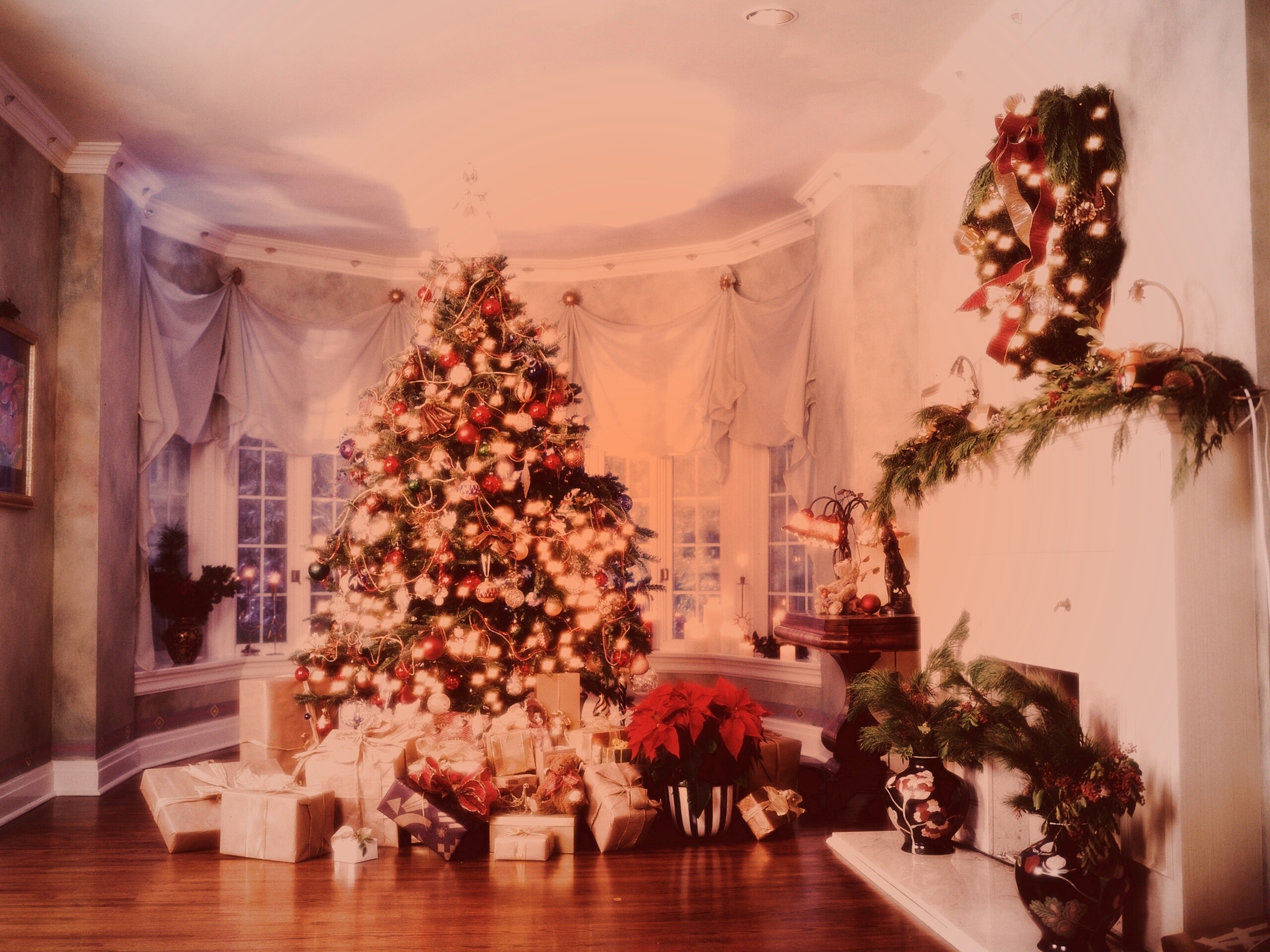 Подарки под ёлкой обои