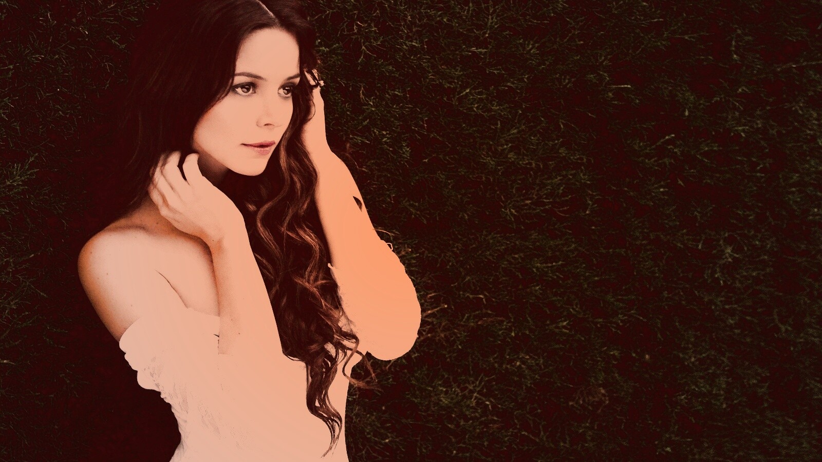 В белом платье обои