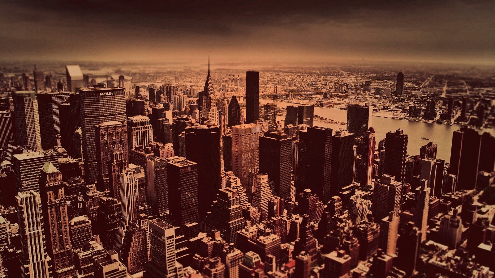 Темное небо над городом обои