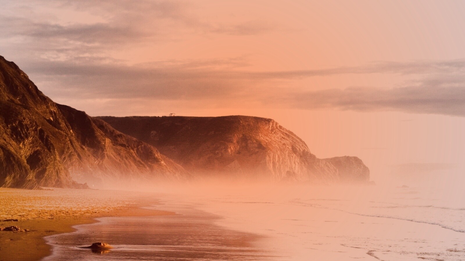 Горы уходящие в море обои