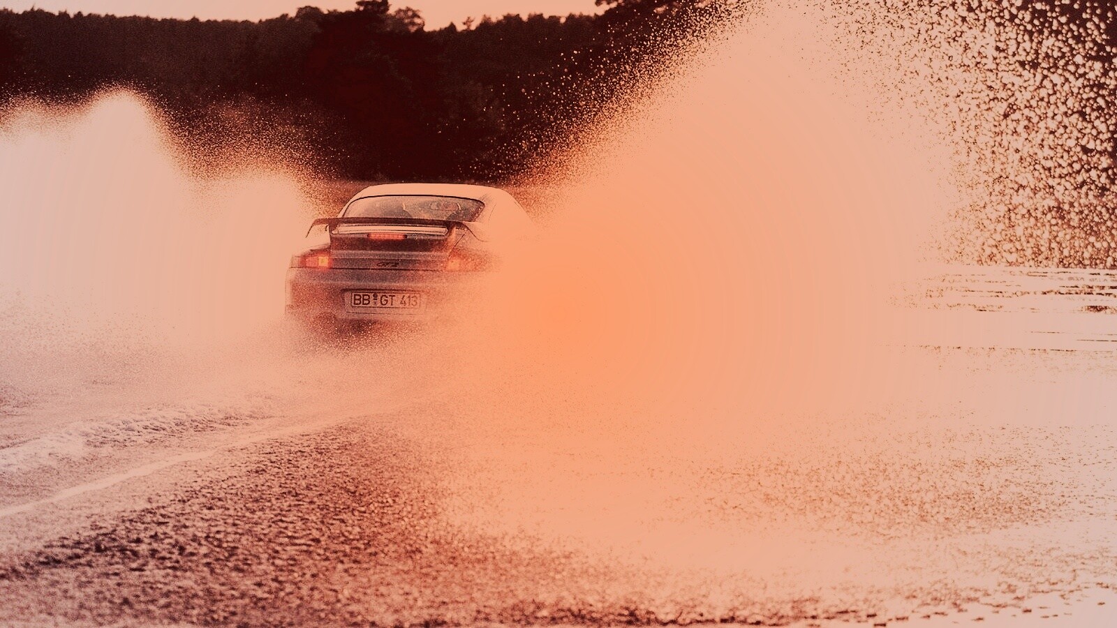 Брызги из под колес обои