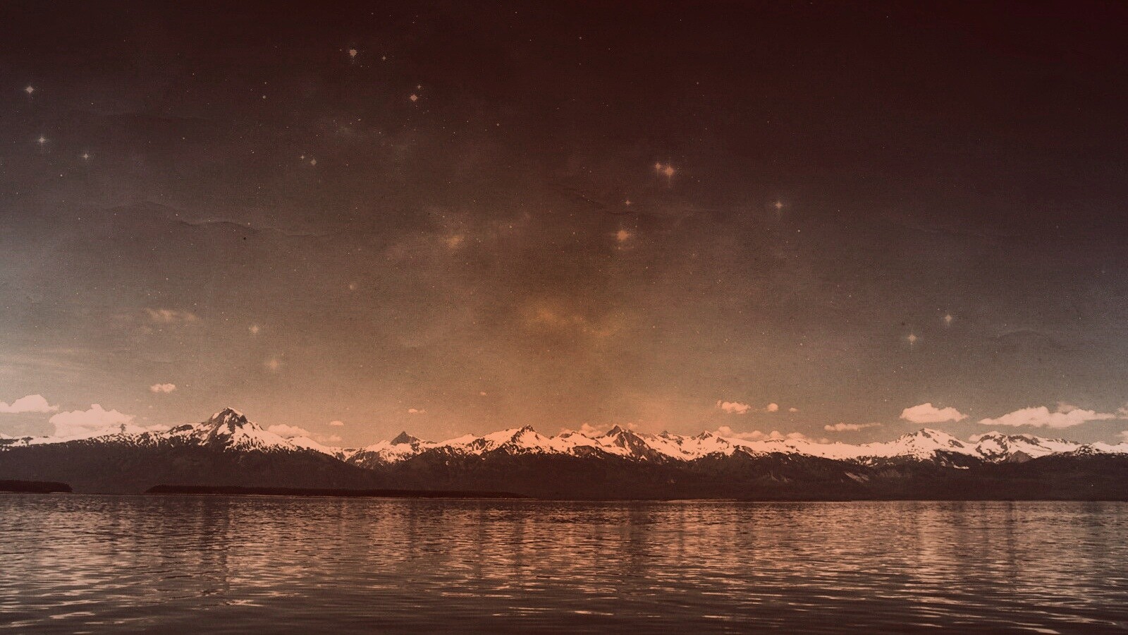 Горы за морем обои