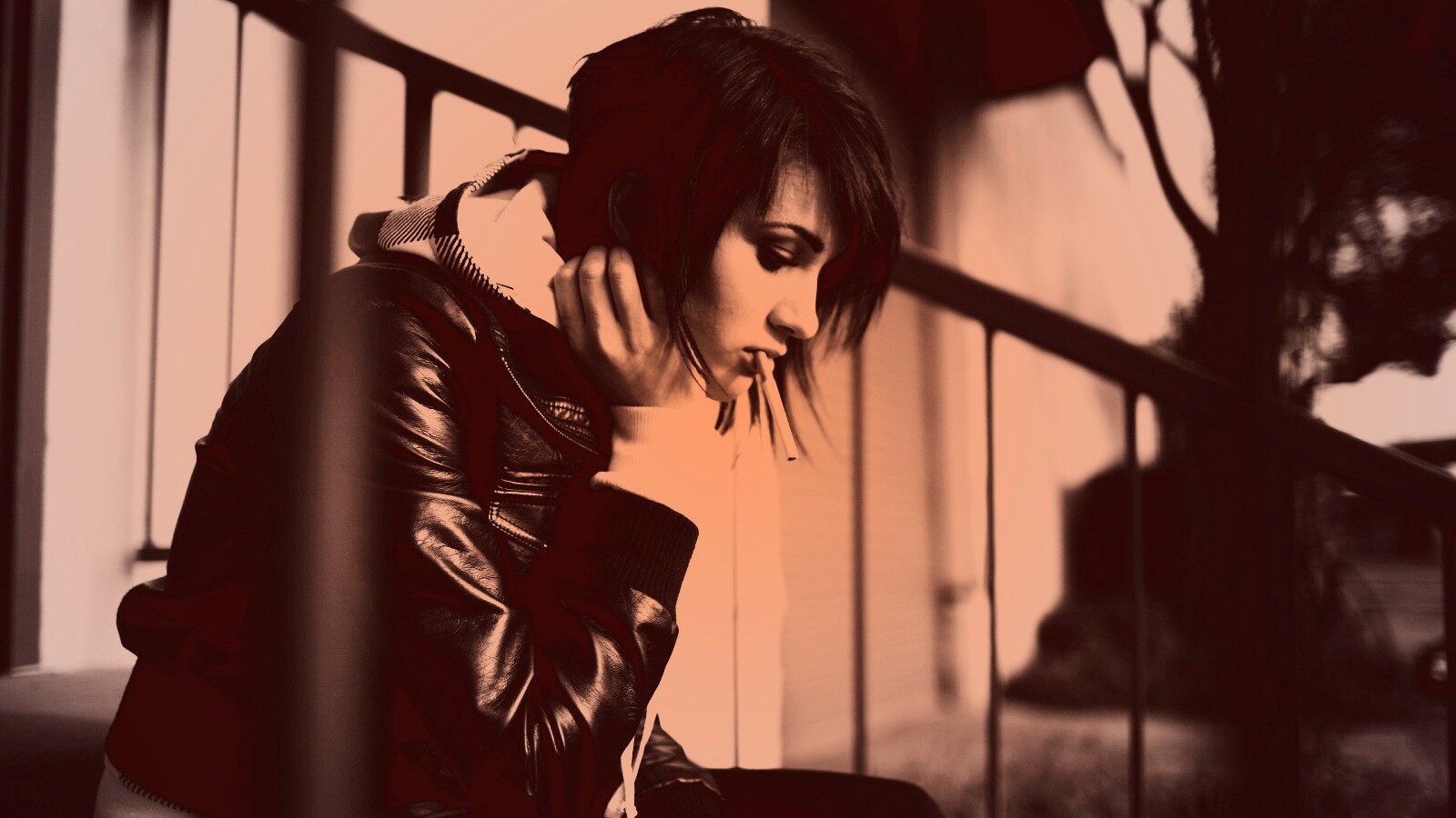 Девушка с сигаретой обои