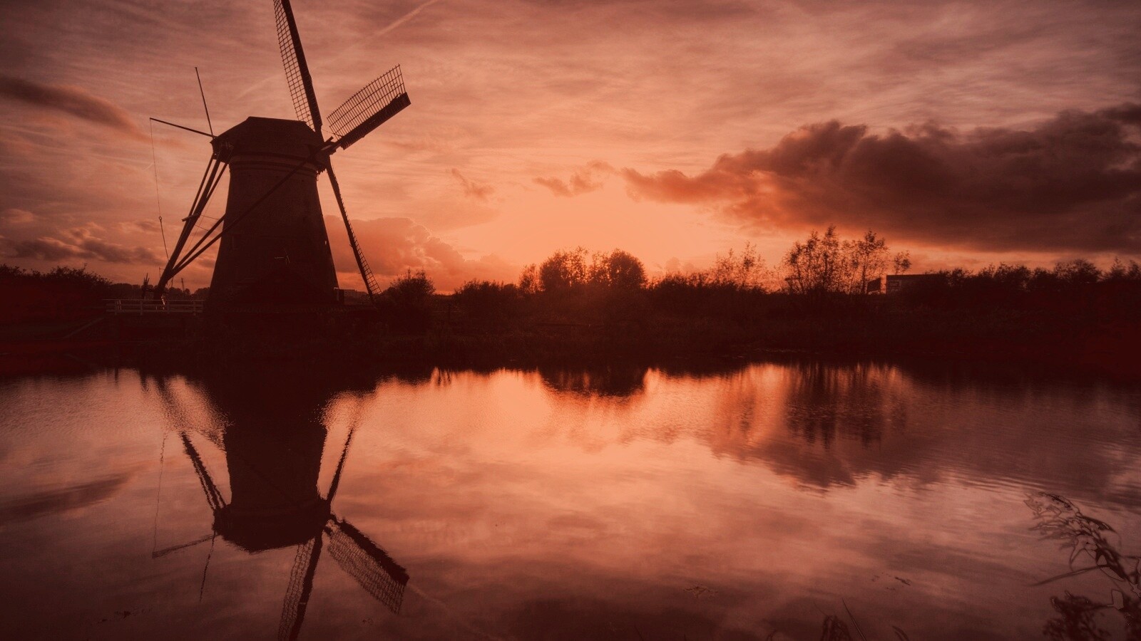 Мельница на озере обои